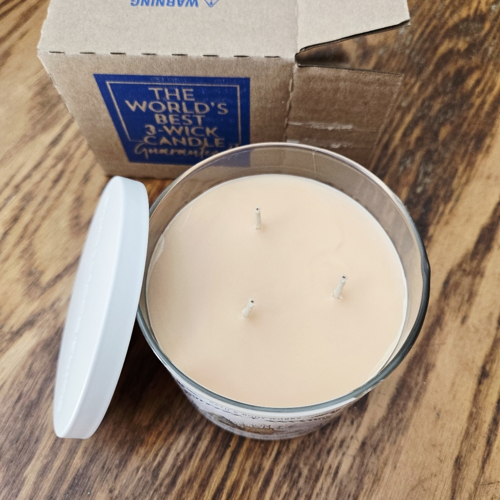 🛍BOGO 50% OFF🕯NWT‼️ Bath & Body Works "Sugar Cookie" 3-wick Candle - Picture 3 of 10